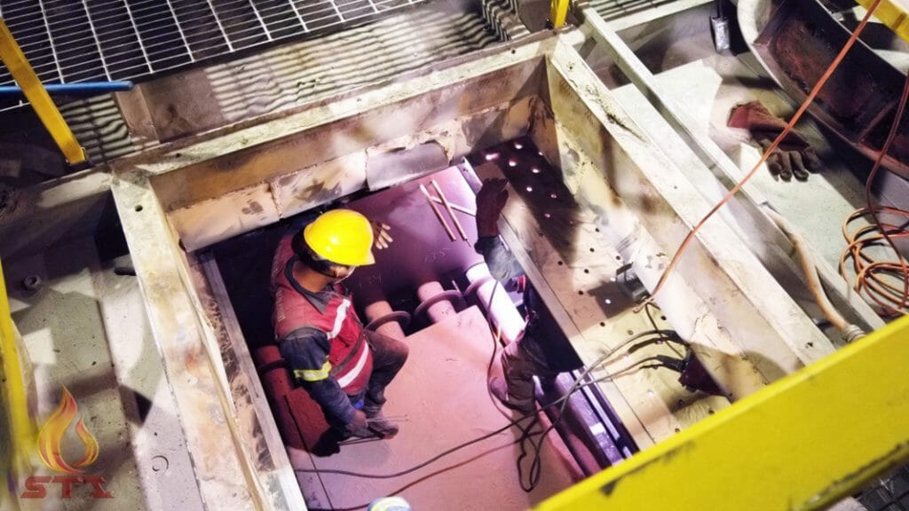 MANTENIMIENTO INTERNO EN HORNO DE TRATAMIENTO TERMICO